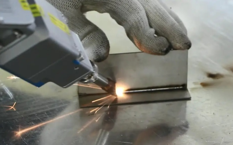 光纖激光焊接自動(dòng)化產(chǎn)線：推動(dòng)制造業(yè)高效與精準(zhǔn)革命