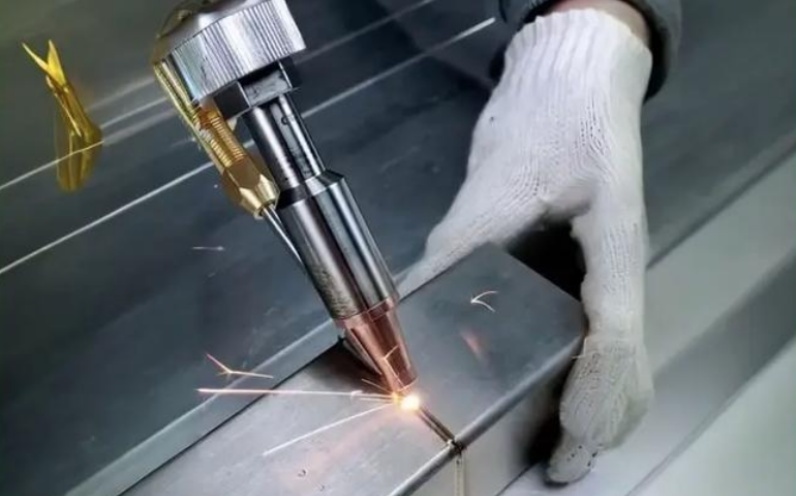 光纖激光焊接在新能源汽車制造中的應(yīng)用