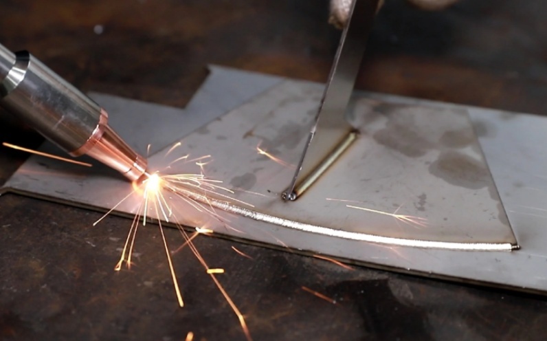 激光焊接熔池動(dòng)態(tài)控制系統(tǒng)