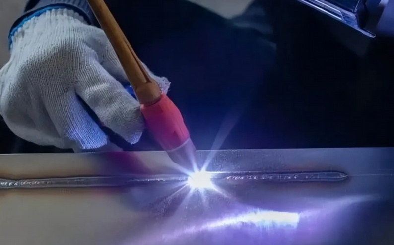 激光焊接系統(tǒng)PLC控制原理