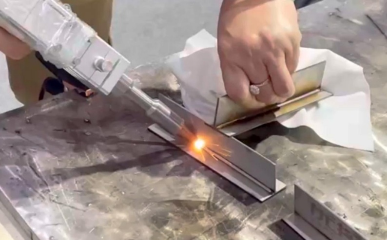 激光焊接機(jī)器人路徑優(yōu)化