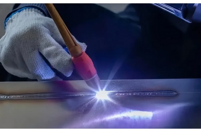 光纖激光焊接機(jī)自動(dòng)對(duì)焦控制系統(tǒng)原理解析