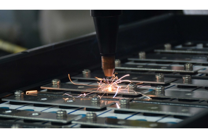 光纖激光焊接機(jī)在電梯門板焊接中的應(yīng)用案例