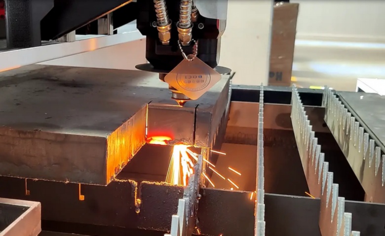 鋁基板機(jī)在車規(guī)電子與照明鋁基板的場(chǎng)景對(duì)比